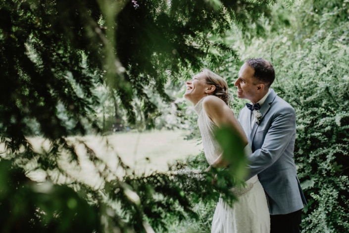 Hochzeitsreportage-Brautpaarshooting im grünen